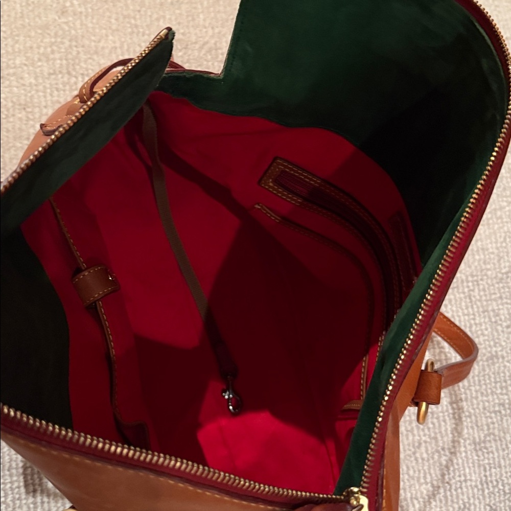 Elegant Tan Leather Tote Bag - Picture 2 of 7